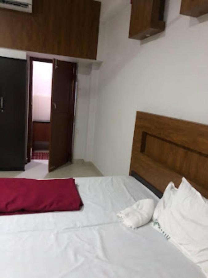 Redbell Suites Residency Kondotty Eksteriør bilde
