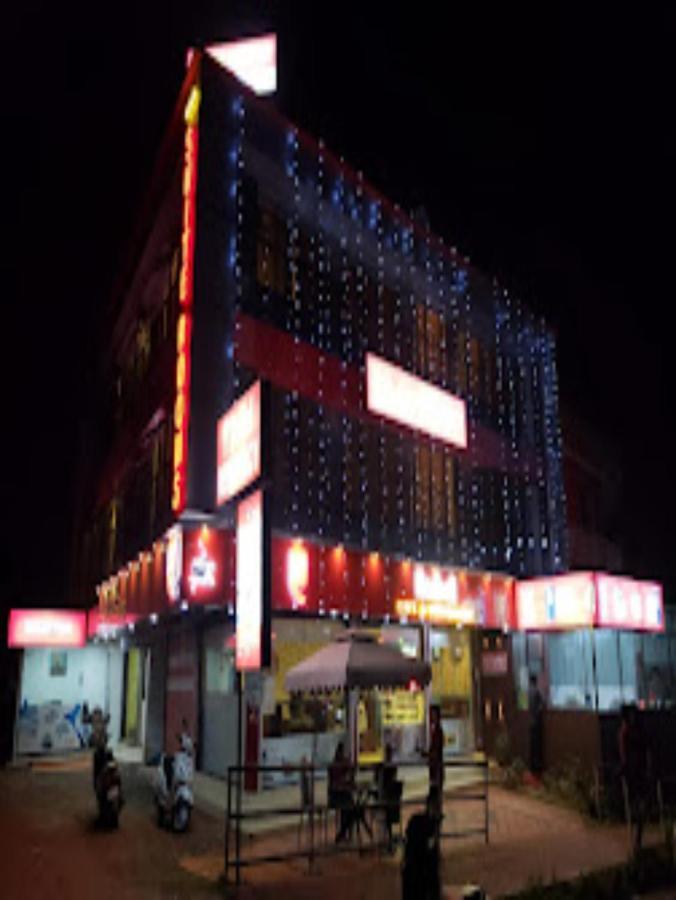 Redbell Suites Residency Kondotty Eksteriør bilde
